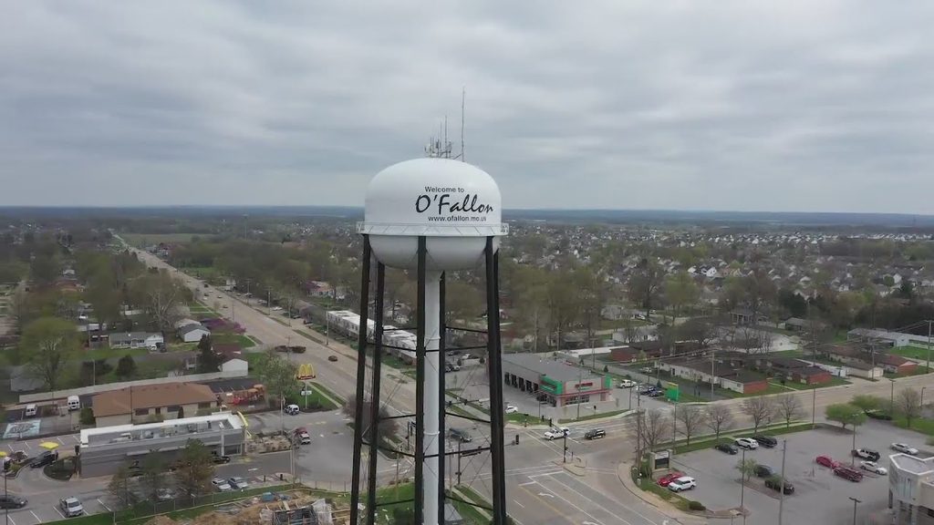 Chipfix technician repairing a windshield chip in O'Fallon, MO