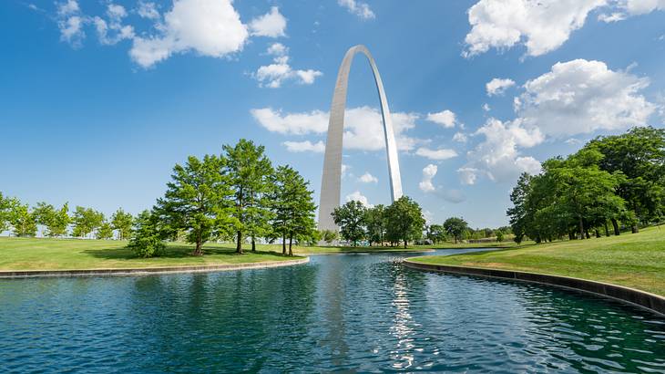 We regularly repair windshields for drivers throughout the City of St. Louis, from the Central West End and Soulard to the Delmar Loop.
