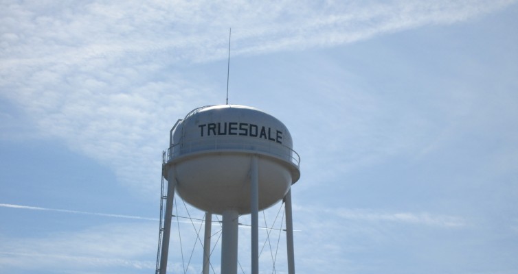 We regularly repair windshields for drivers throughout Truesdale and the surrounding Warren County communities along I-70.